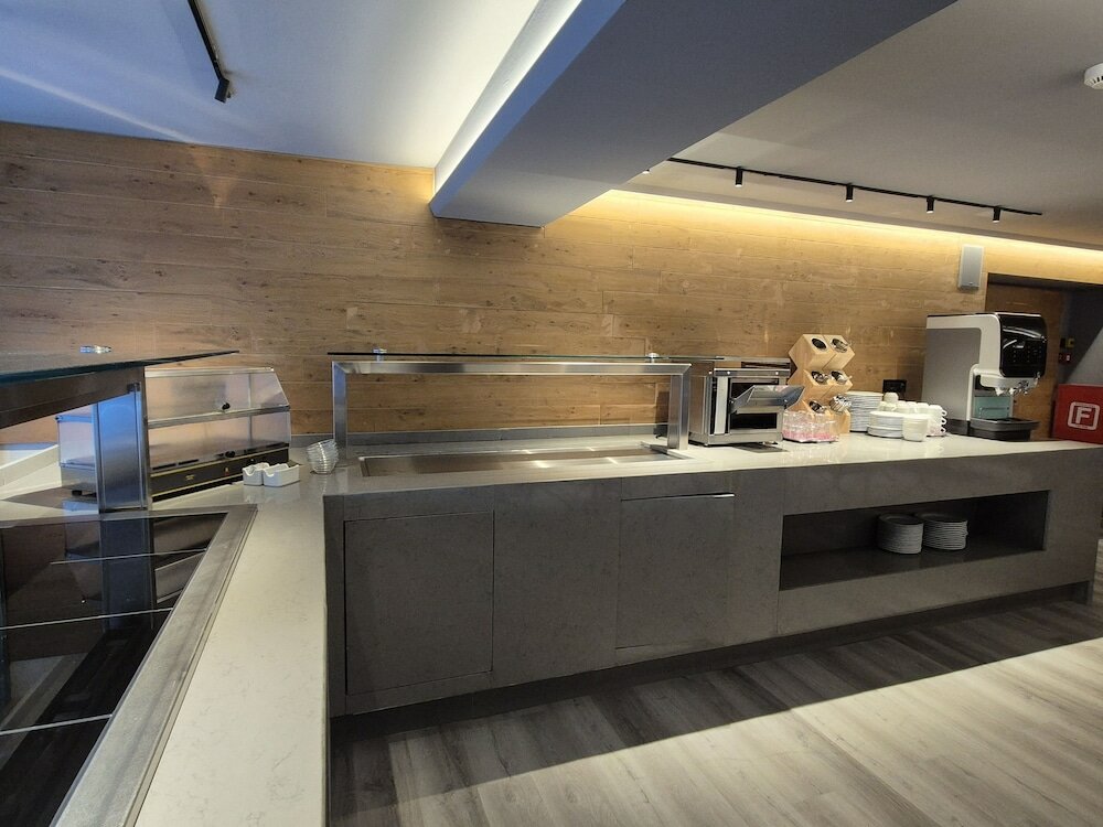 Фото The Alassia Hotel