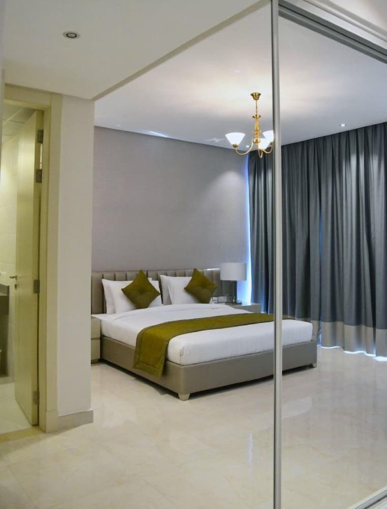 Фото The Lodge Suites