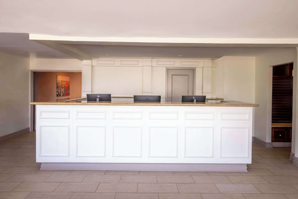 Фото Hilton Garden Inn Queens/JFK Airport