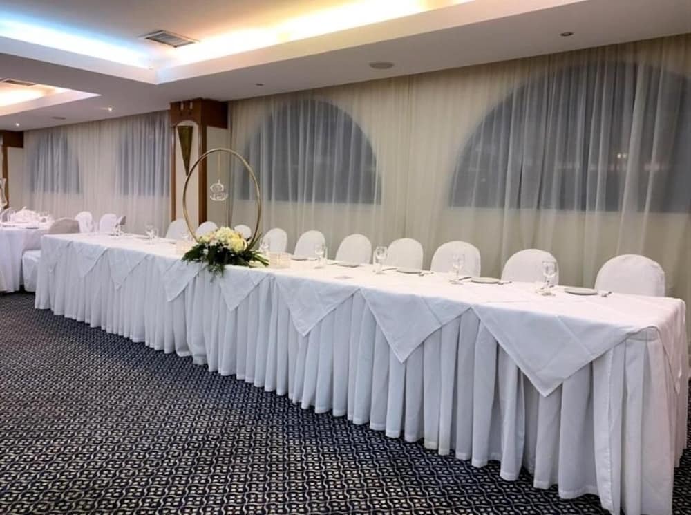 Фото Navarria Hotel