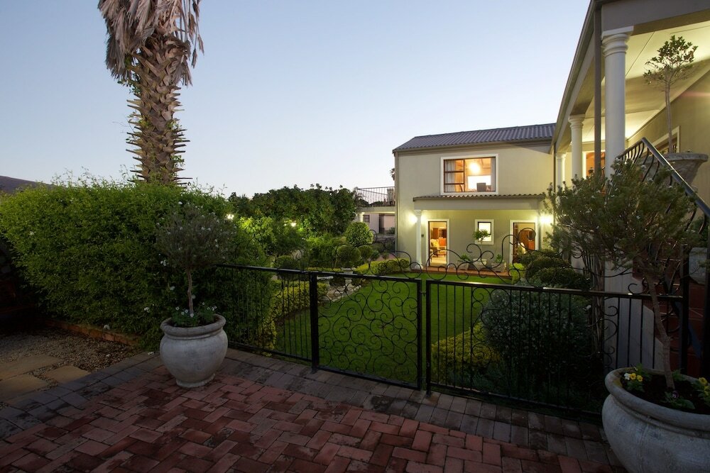 Фото Sea Whisper Guest House & Self Catering