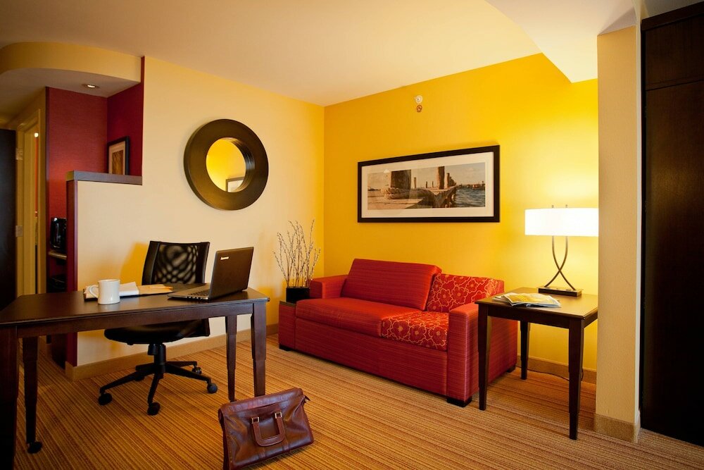 Фото Courtyard by Marriott Galveston Island