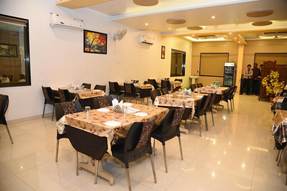 Фото Hotel Gulmohar Pride