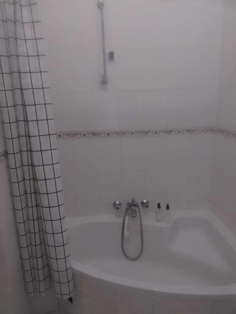 Фото Broadway Guesthouse