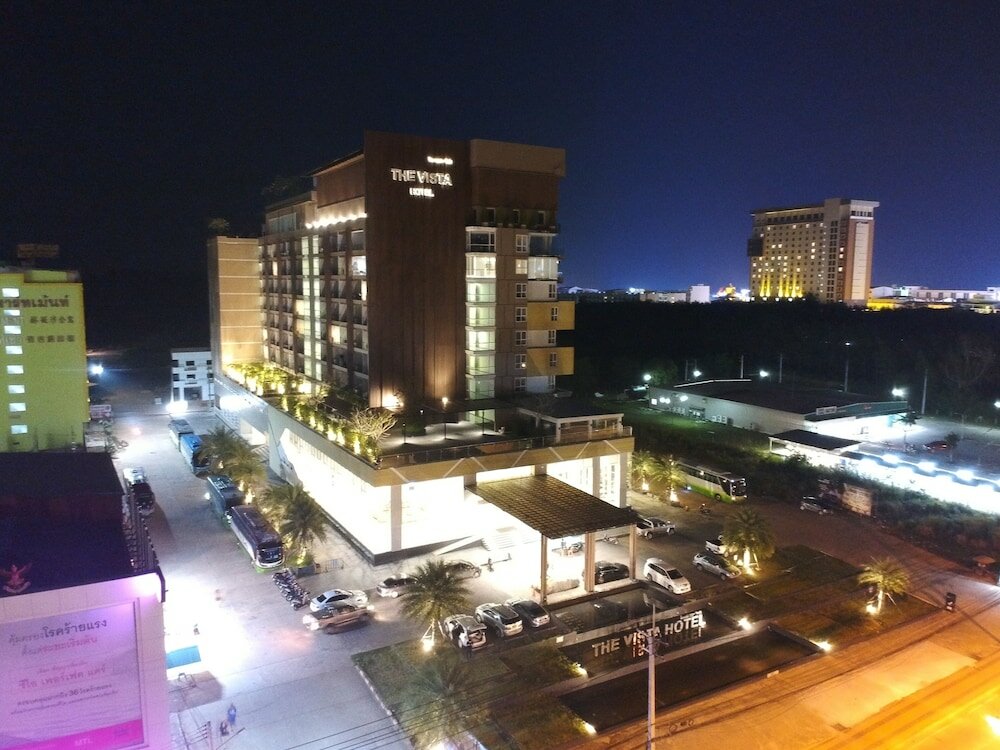 Фото The Vista Hotel