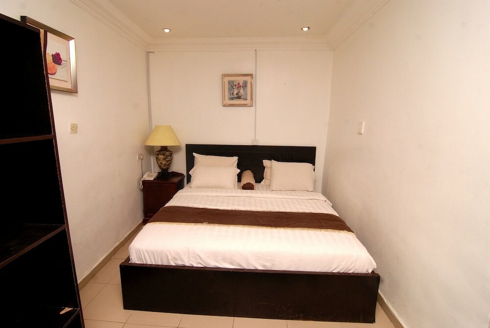 Фото Silverland Hotel and Suites