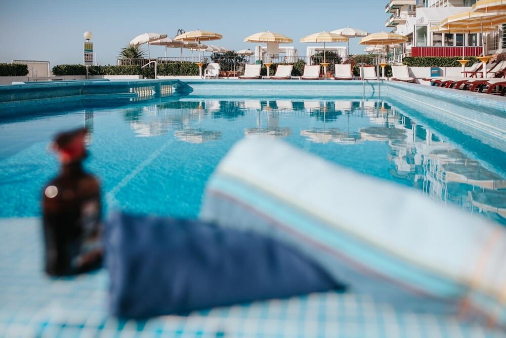 Фото Hotel Capitol