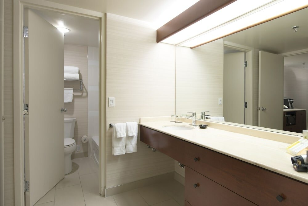 Фото Cambridge Suites Toronto