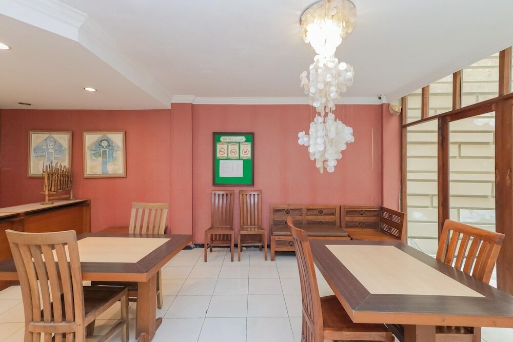 Фото RedDoorz near Gubeng Station