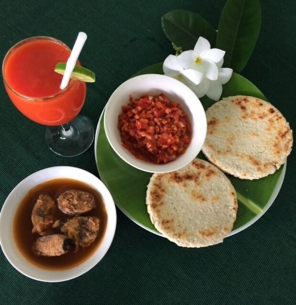 Фото Curry Bowl Restaurant & Turtles Rest