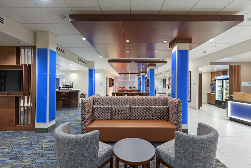 Фото Holiday Inn Express & Suites Tulsa South - Woodland Hills, an Ihg Hotel