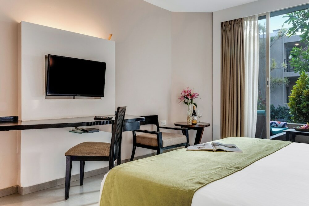 Фото Whispering Palms Beach Resort