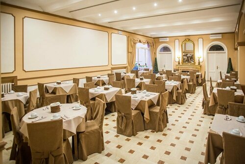 Внешний вид отеля Hotel Europa в Модене, фото 5