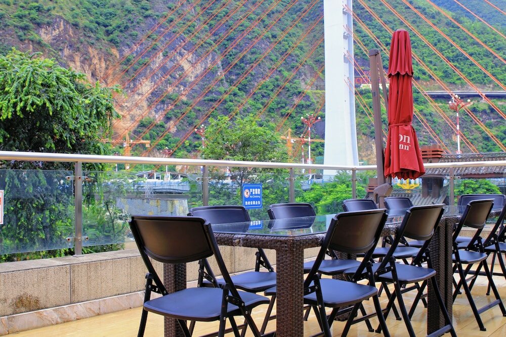 Фото Hilton Garden Inn Nujiang