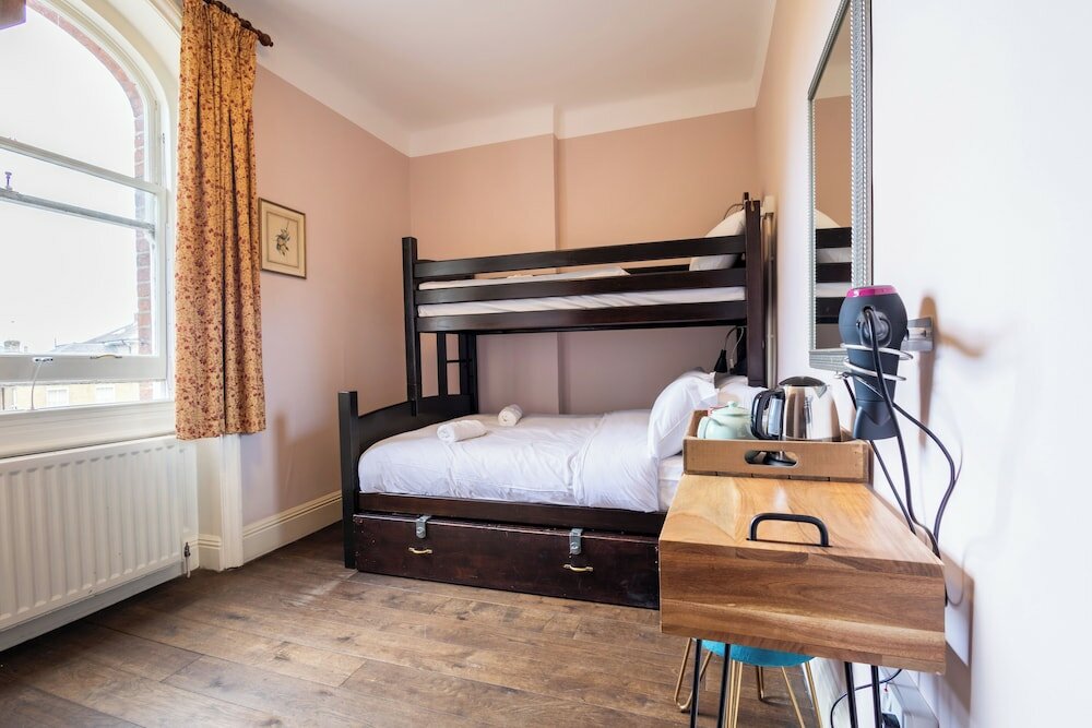 Фото Palmers Lodge Swiss Cottage