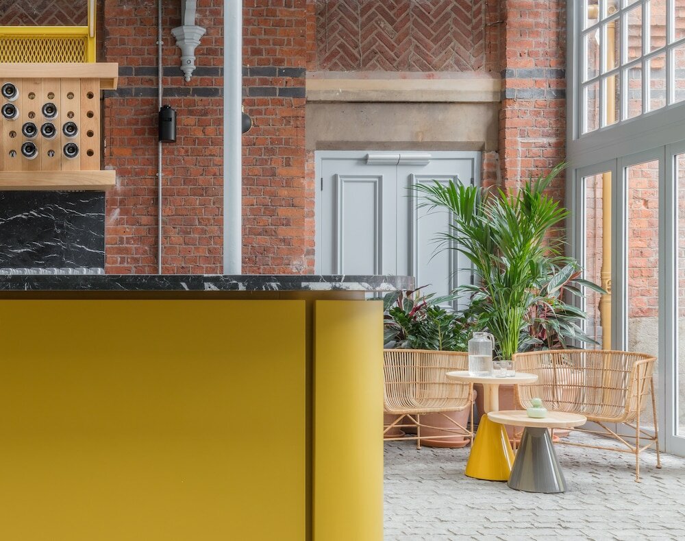 Фото Whitworth Locke