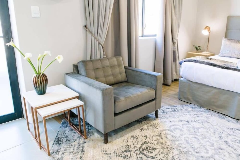 Фото 30 on Whites Guesthouse