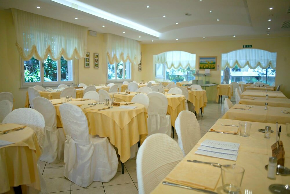 Фото Hotel Cannes Riccione