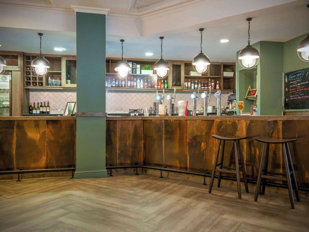 Фото Mercure Cardiff North Hotel