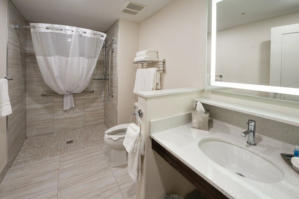 Фото Encore Suites by Service Plus Inns