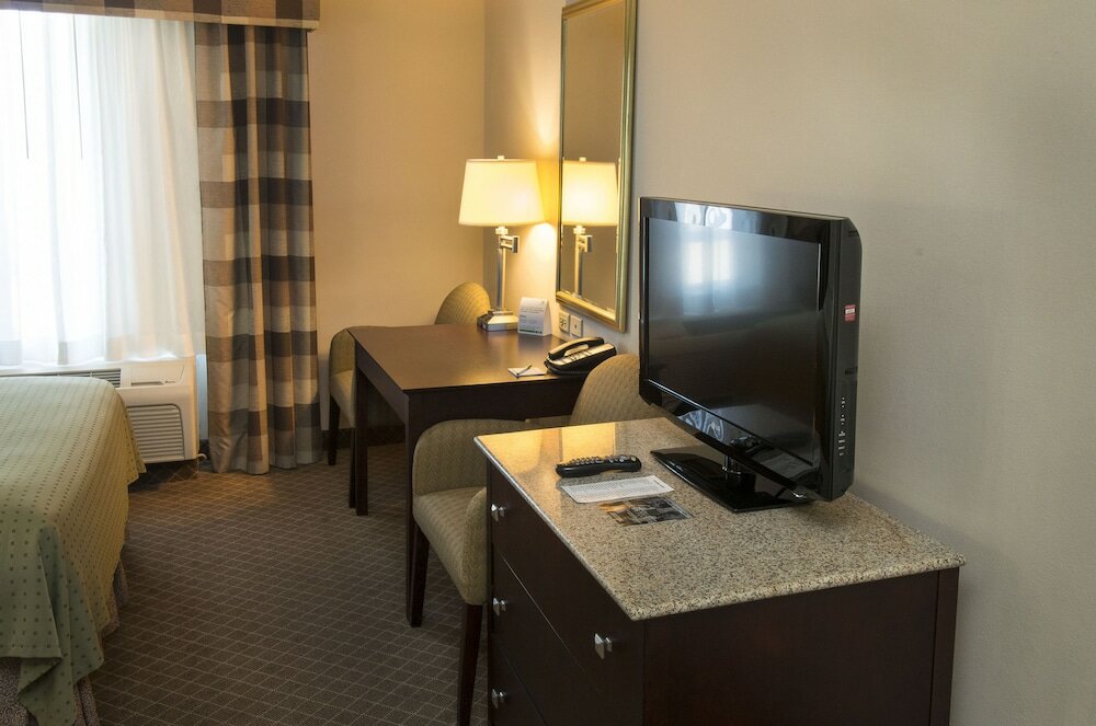 Фото Holiday Inn Kansas City Airport, an Ihg Hotel