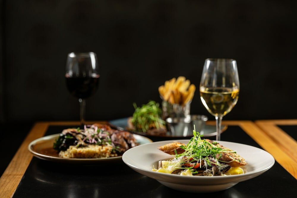 Фото Delta Hotels by Marriott Edmonton South Conference Centre