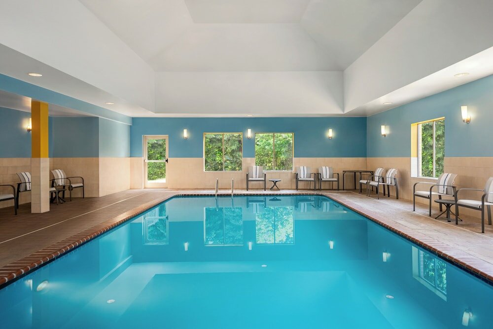 Фото Holiday Inn Express Hotel & Suites Fredericksburg, an Ihg Hotel