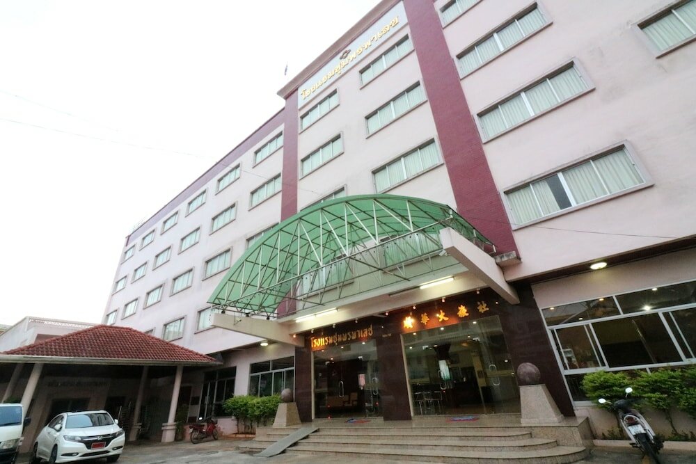 Фото Chumphon Palace Hotel