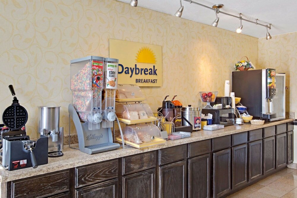 Фото Days Inn by Wyndham Charlotte/Woodlawn Near Carowinds