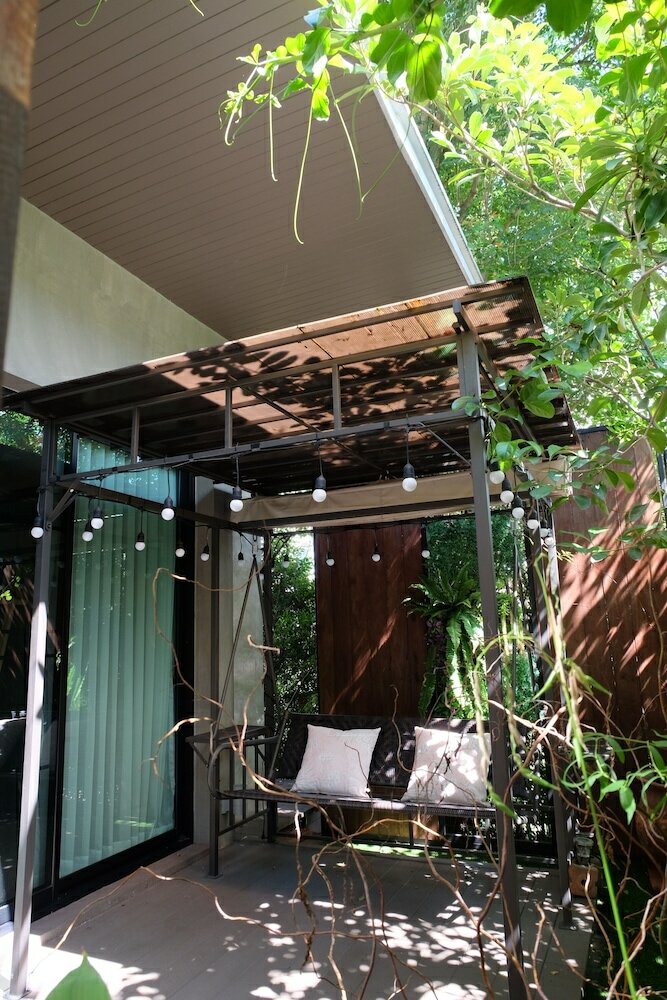 Фото The White Elephant Home