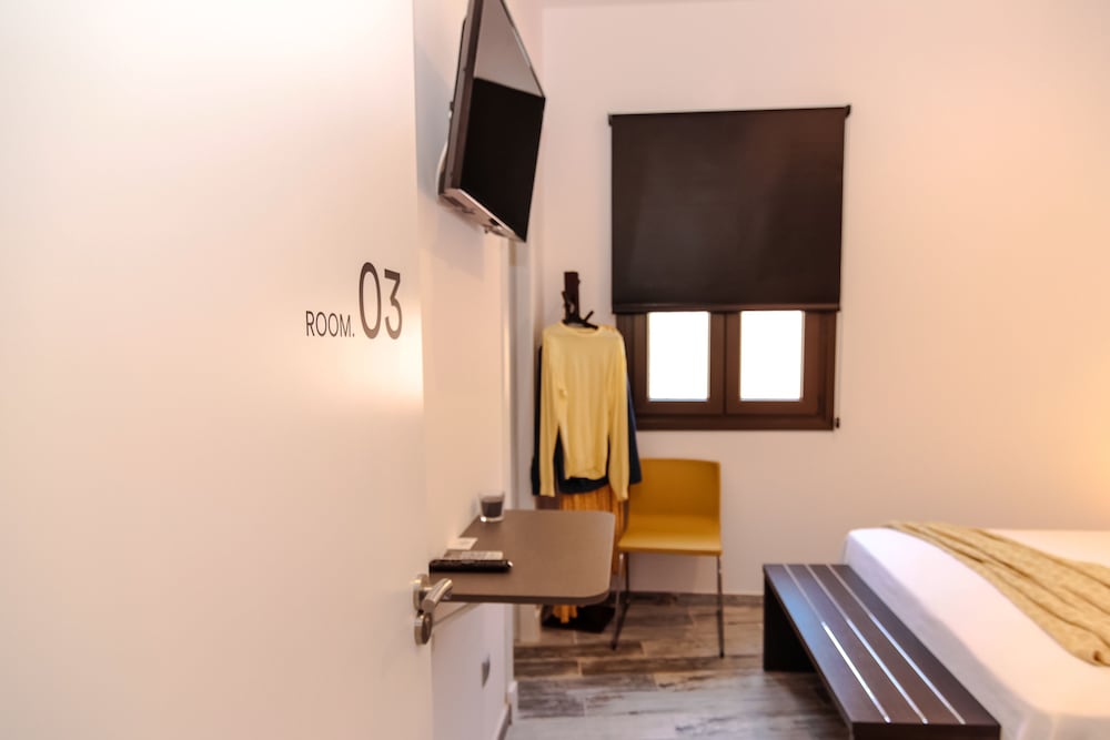 Фото The 8 Rooms House