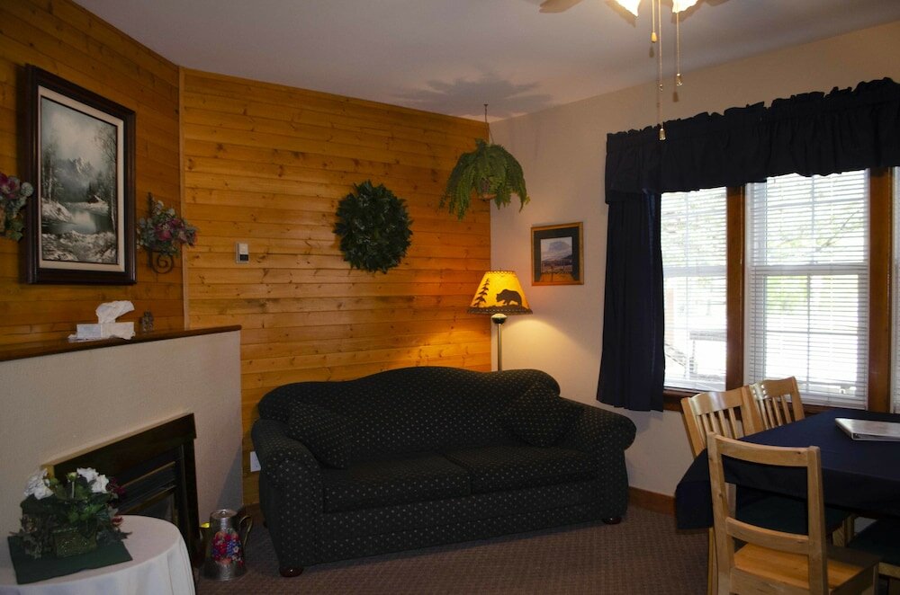 Фото Crandell Mountain Lodge