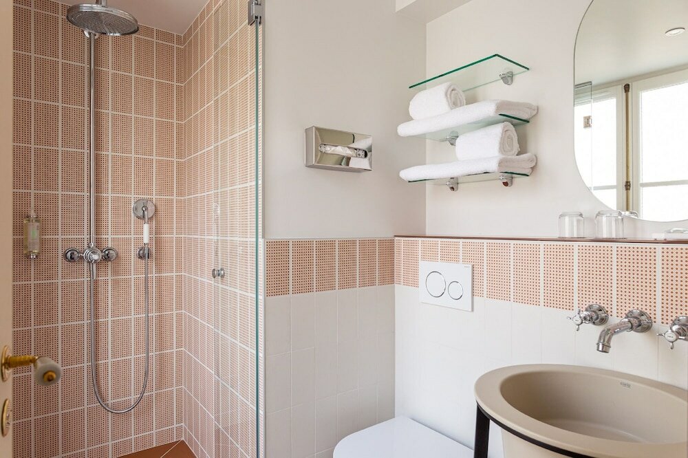 Фото Hotel Bonsoir Madame