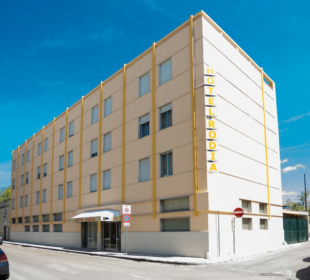 Фото отеля 1