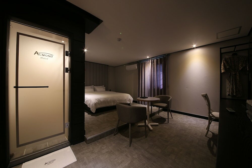 Фото Gupo Station Almond Hotel