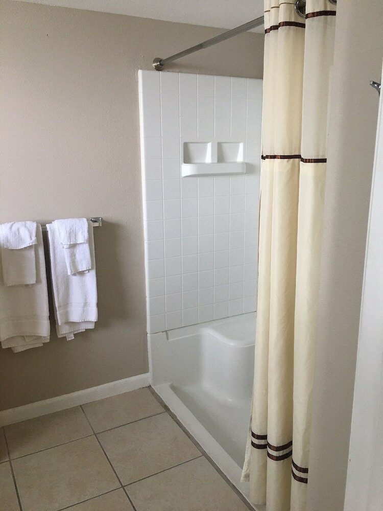 Фото The Bayside Inn & Marina