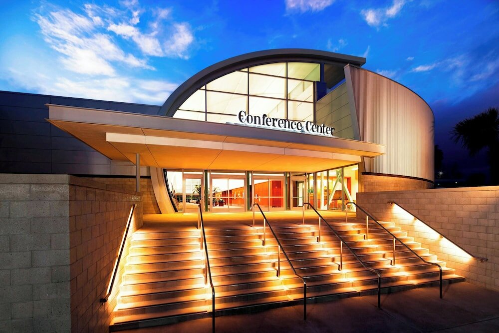 Фото Sheraton Fairplex Hotel & Conference Center