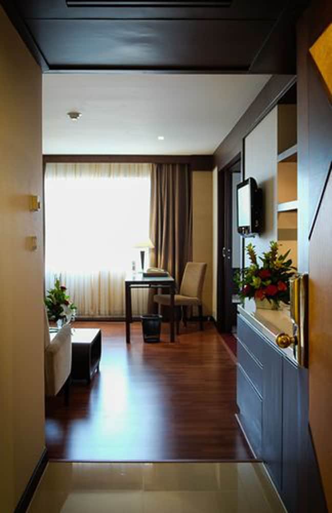 Фото Zenith Sukhumvit Hotel