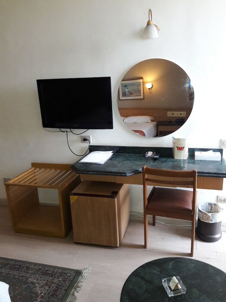 Фото Maadi Hotel