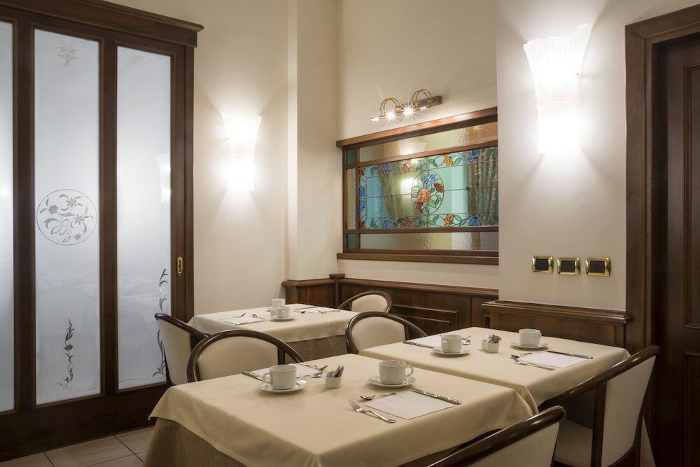 Фото Lancaster Hotel