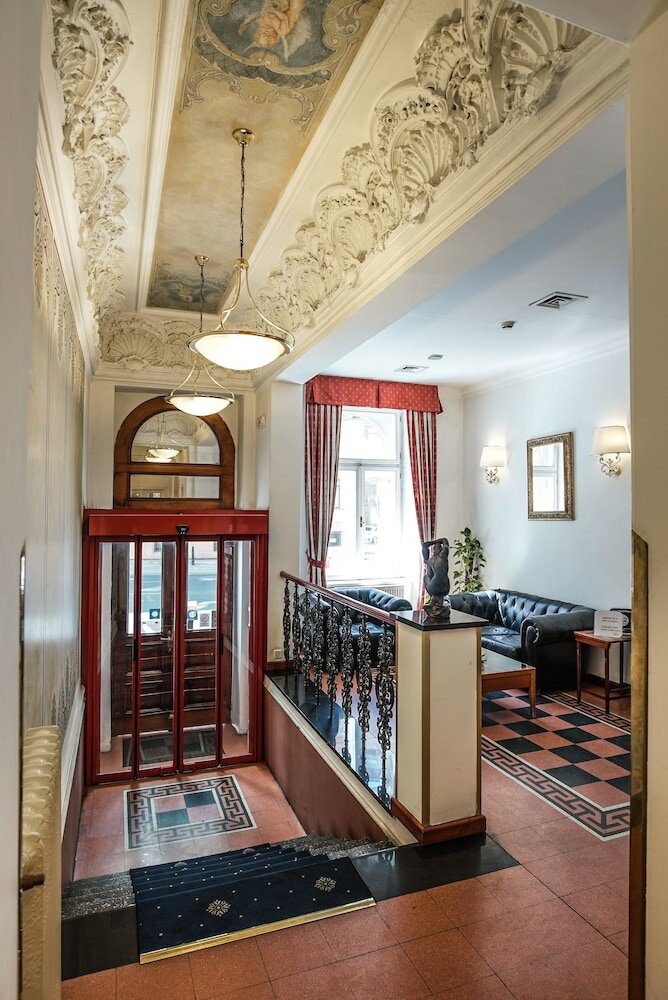 Фото отеля 2