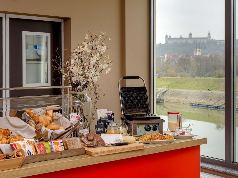 Фото Ibis Wuerzburg City Hotel