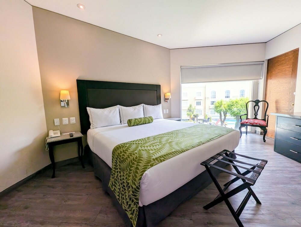 Фото Plaza Camelinas Hotel