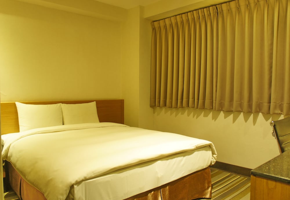 Фото Country Garden Hotel