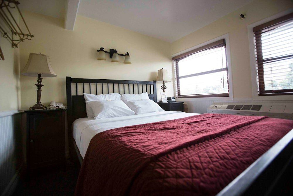 Фото Delta King Hotel