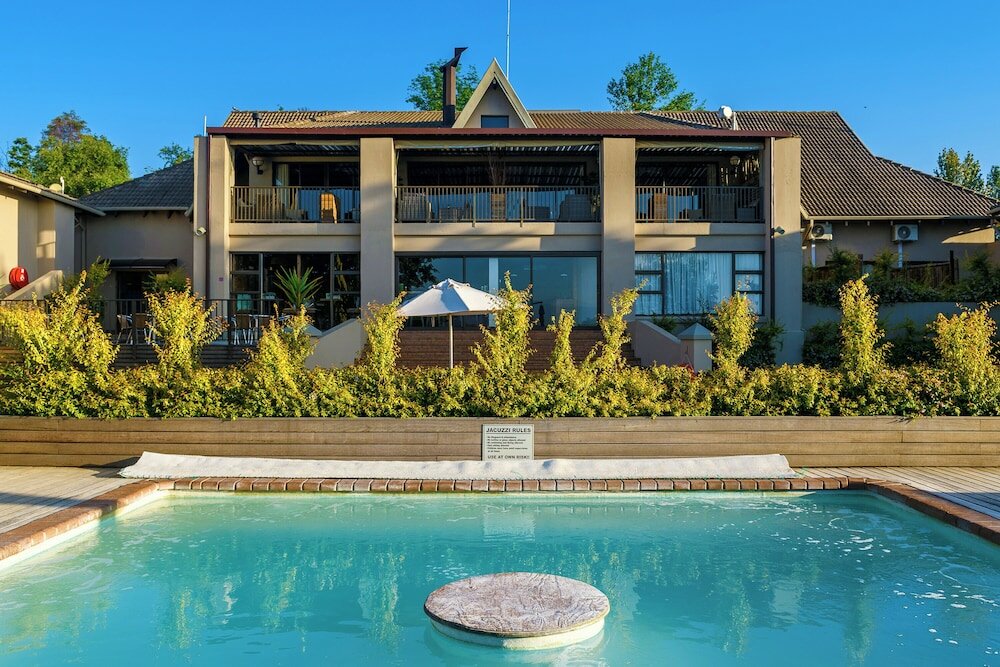 Фото Cayley Mountain Resort