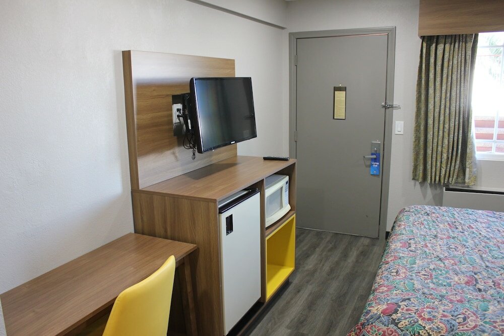 Фото Days Inn by Wyndham Barstow