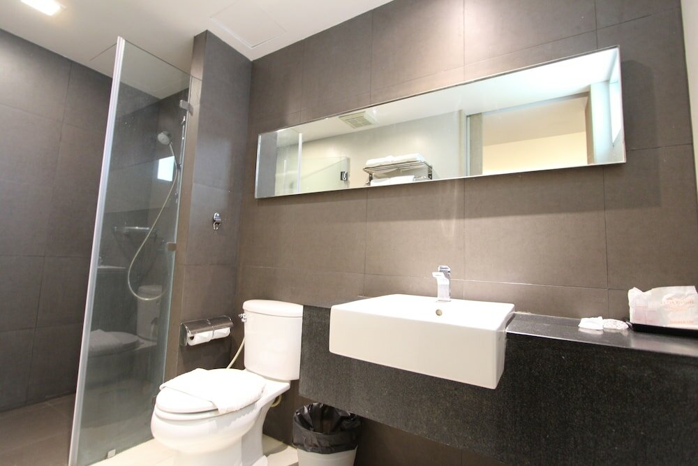 Фото The Sun Xclusive