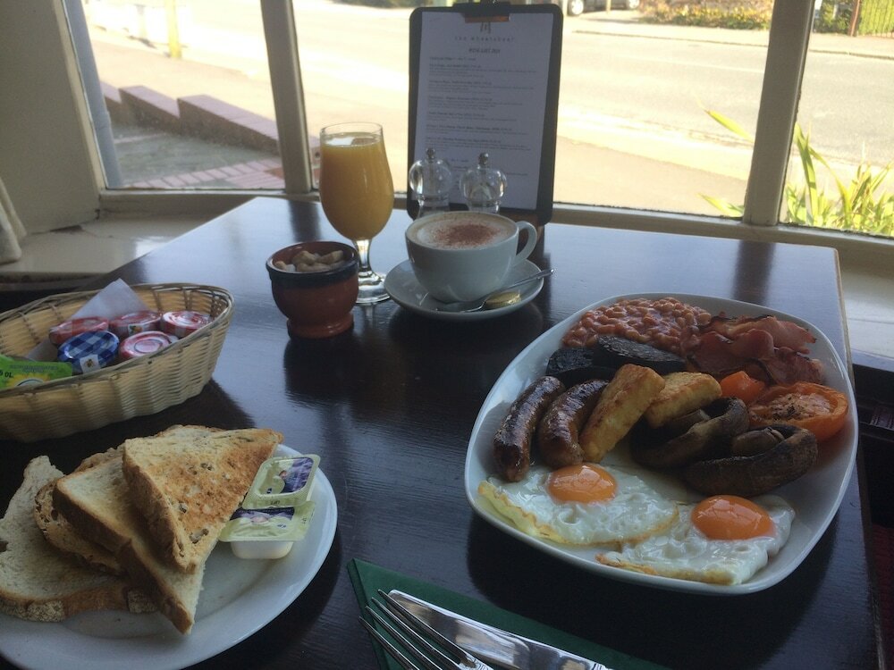 Фото The Wheatsheaf Inn