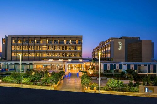 Внешний вид отеля I Resort Beach Hotel & SPA в Муниципальной единице Малионе, фото 1
